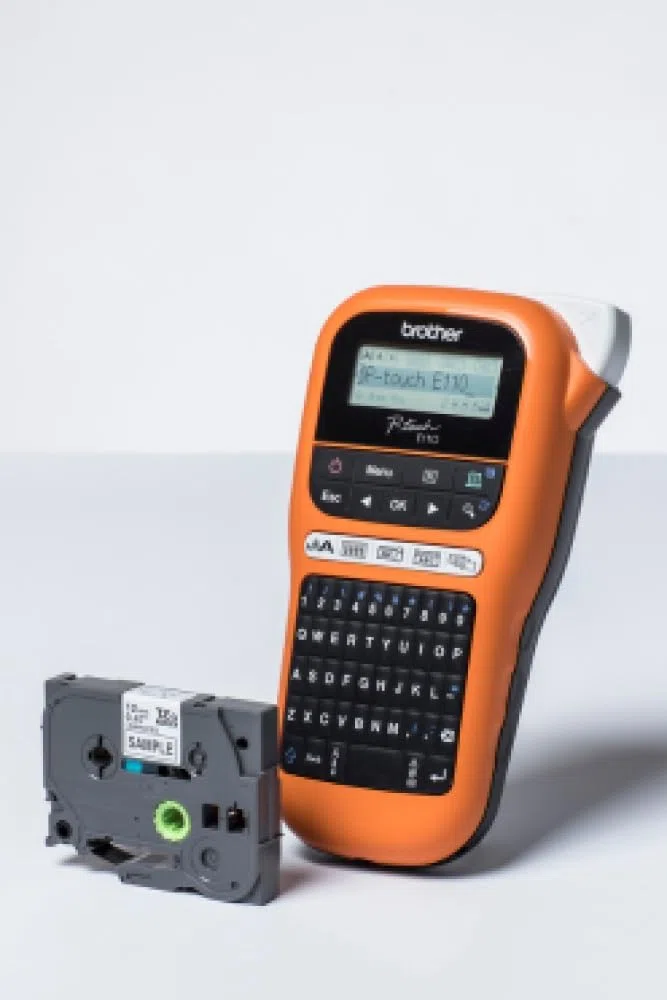 Brother PTE110VP Industrielles Beschriftungsgerät inklusive Netzadapter und Transportkoffer (für 3,5 bis 12 mm breite TZe-Schriftbänder, Beschriftung von Kabeln und Anschlüssen), Klein